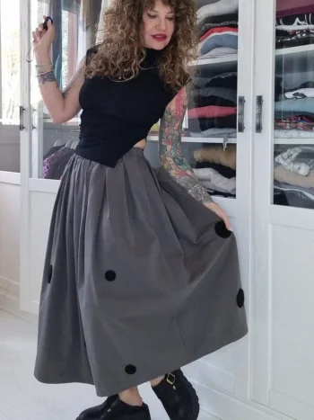 Falda lunares bordados