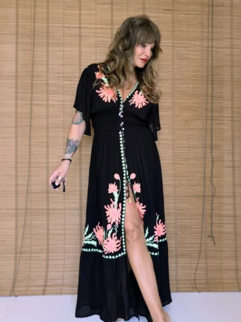Vestido Negro Bordado PITI CUITI