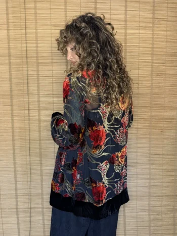 Kimono corto flores de terciopelo devoré